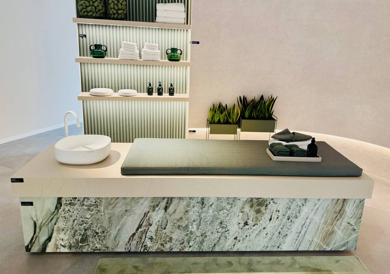 photo_5879468327812402535_y