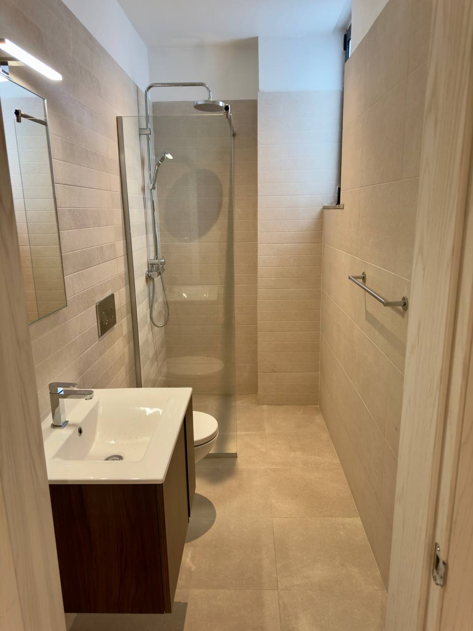 photo_5879688019684560090_y