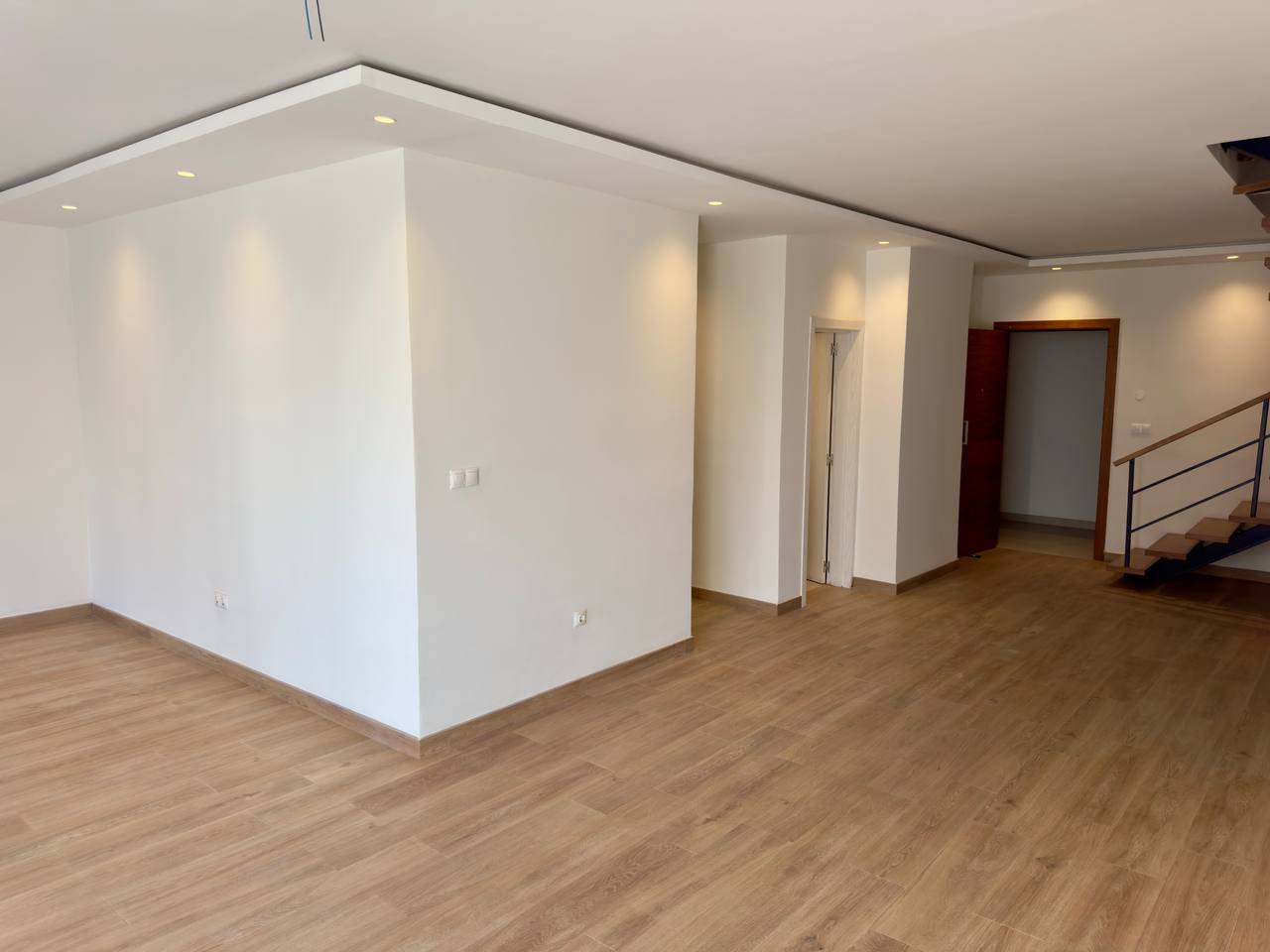 photo_5879688019684560095_y