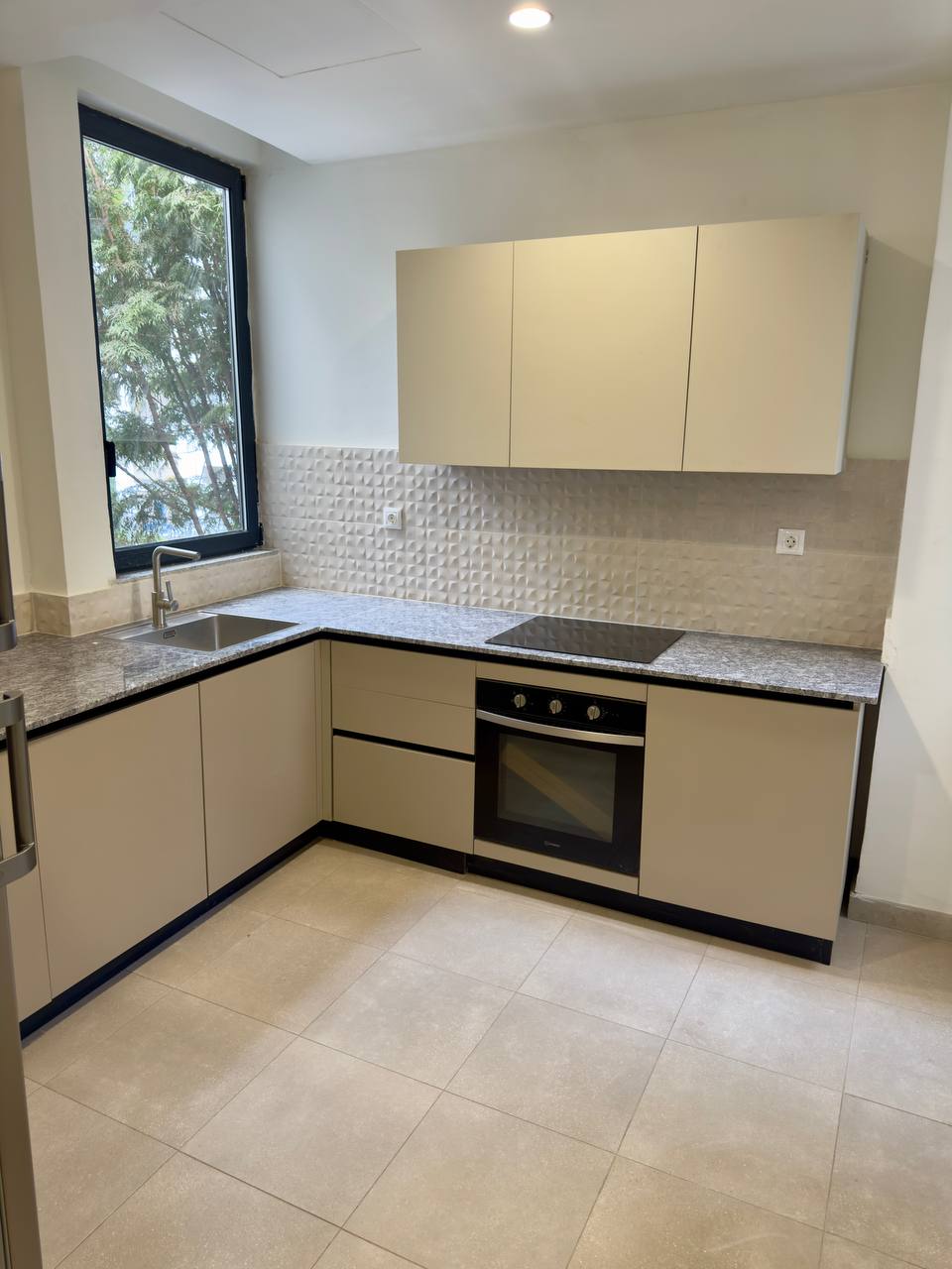 photo_5879688019684560097_y