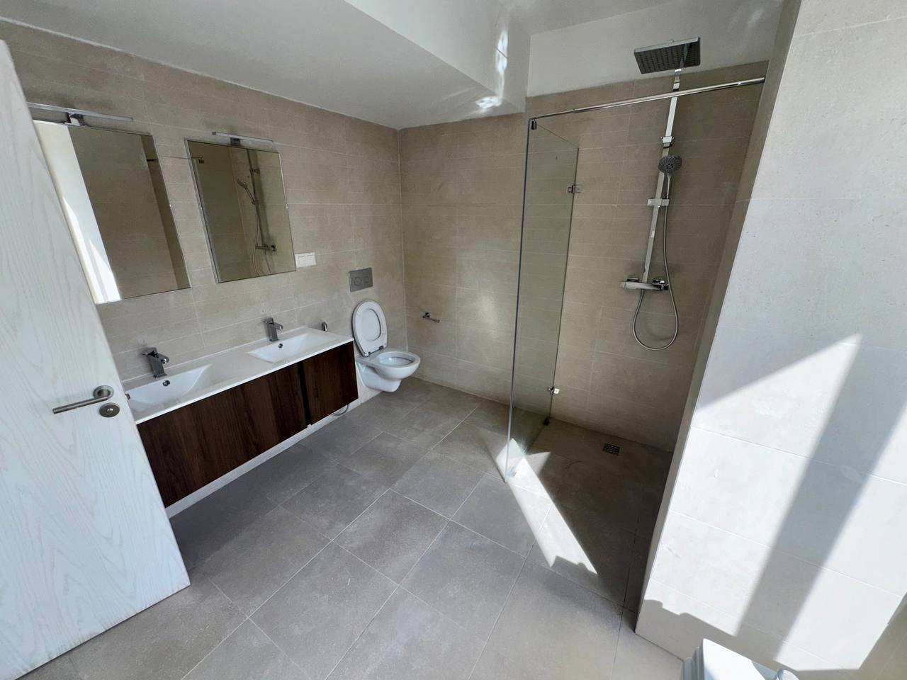 photo_5879688019684560098_y