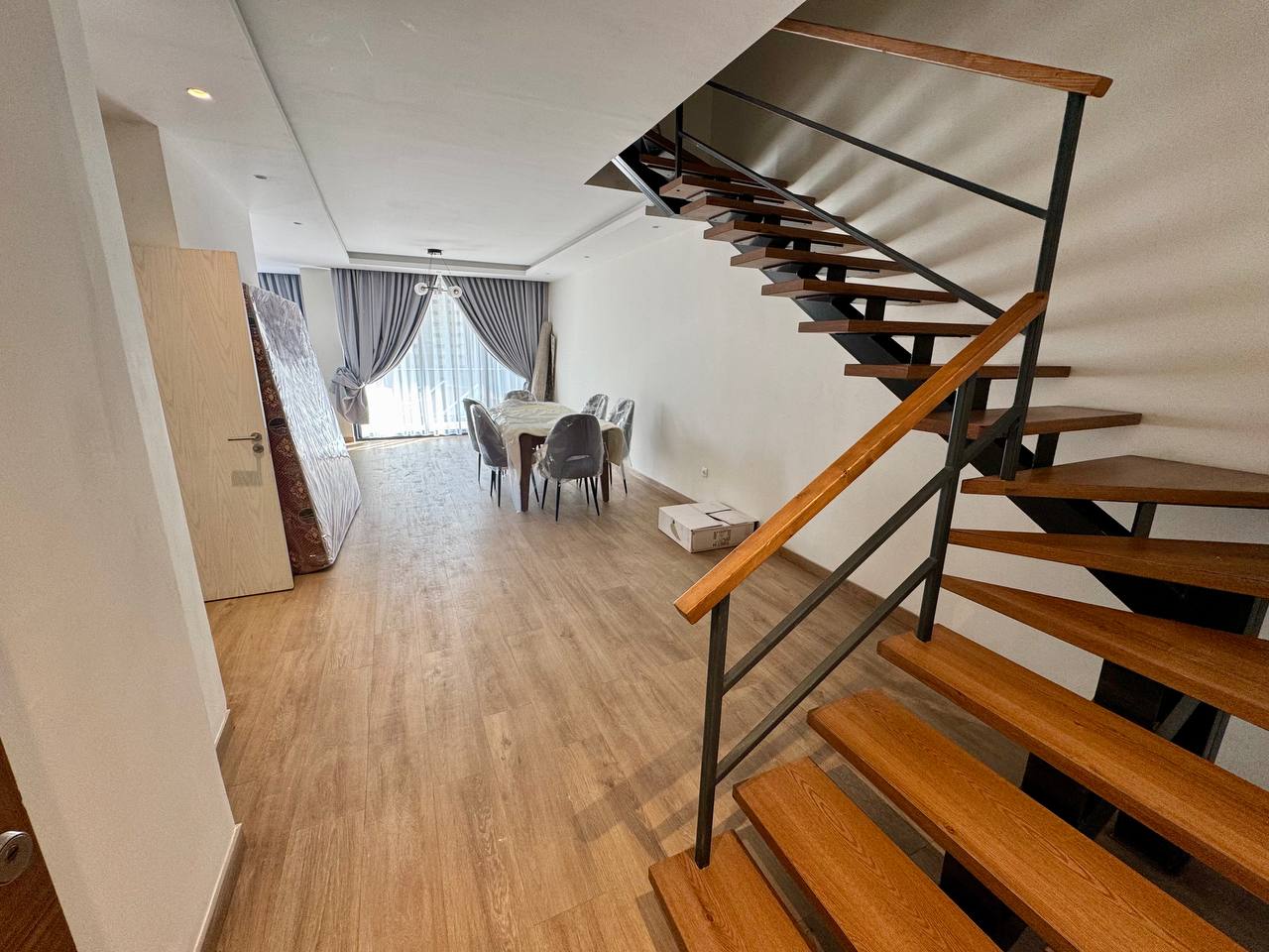 photo_5879688019684560100_y