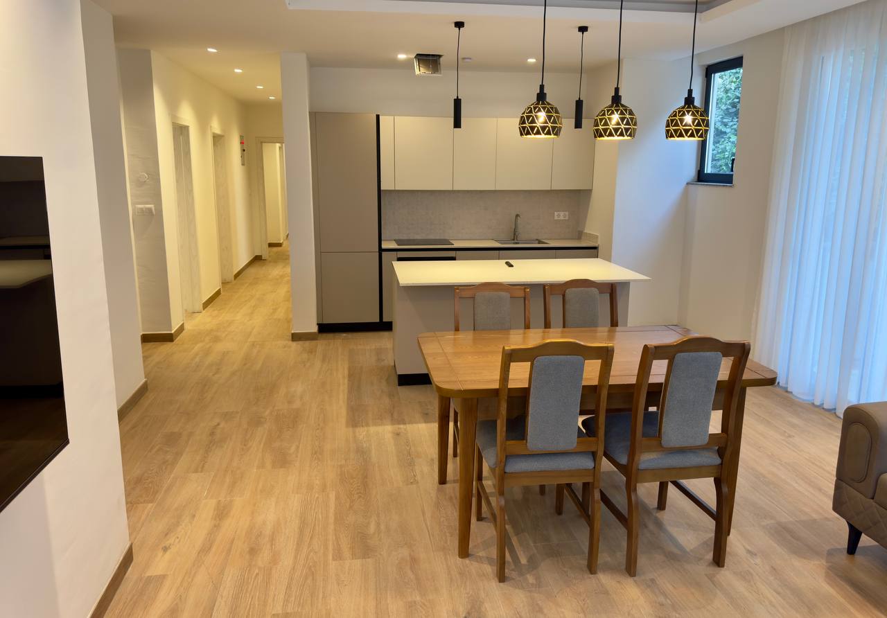 photo_5879688019684560104_y