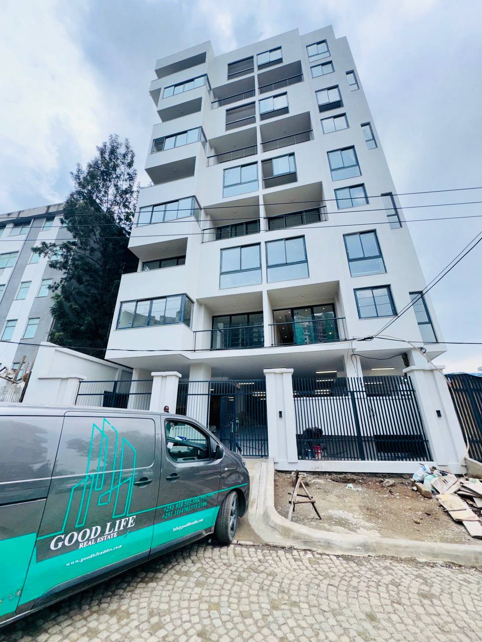 photo_5879688019684560108_y